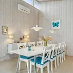 Vakantiehuis Beautiful And Well-designed With Sea View, Spacious Terraces And Just 200 Metres From The Child-friendly Femmoller And Close Ebeltoft