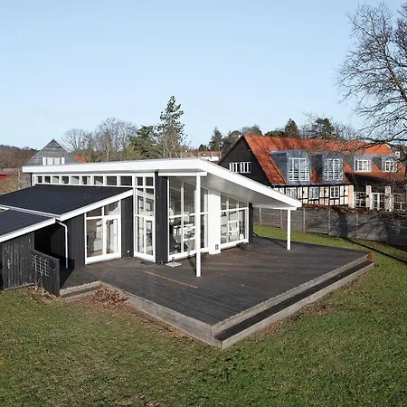 Vakantiehuis Beautiful And Well-designed With Sea View, Spacious Terraces And Just 200 Metres From The Child-friendly Femmoller And Close Ebeltoft