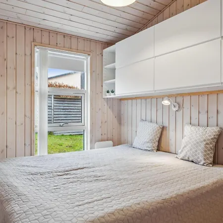 Beautiful And Well-designed With Sea View, Spacious Terraces And Just 200 Metres From The Child-friendly Femmoller And Close * Ebeltoft