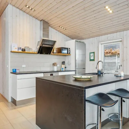 Beautiful And Well-designed With Sea View, Spacious Terraces And Just 200 Metres From The Child-friendly Femmoller And Close Ebeltoft