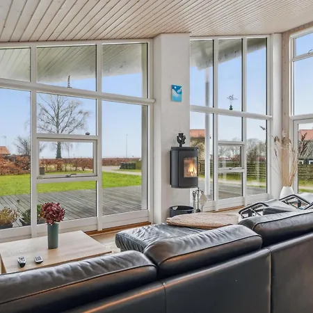 Beautiful And Well-designed With Sea View, Spacious Terraces And Just 200 Metres From The Child-friendly Femmoller And Close Ebeltoft